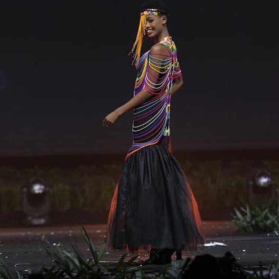 trajes tipicos de candidatas a miss universe 2018. - Página 5 8tduxx5r