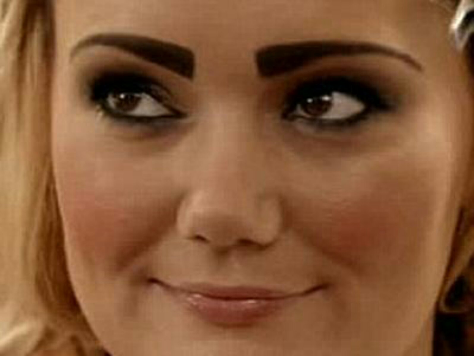 What the hell is up with young women and eyebrows these days?