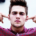 Dylan Sprayberry ein quadratisches Bild
